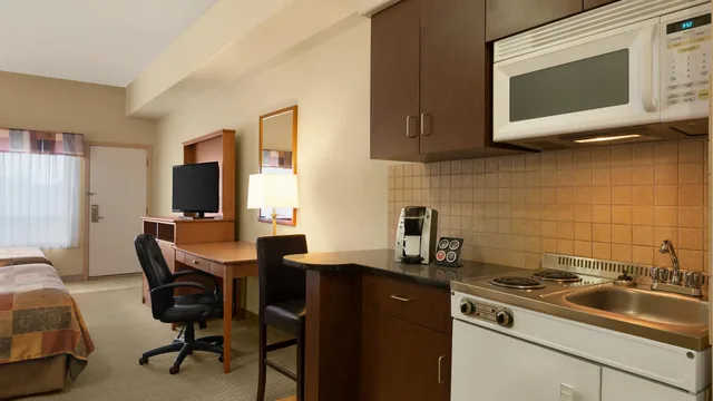Ramada by Wyndham Drayton Valley photo 12