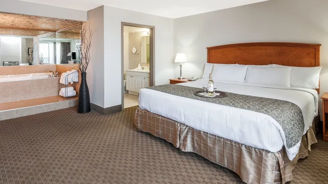 Ramada by Wyndham Edmonton South photo 1