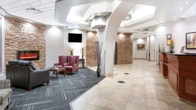 Ramada by Wyndham Edmonton South photo 4