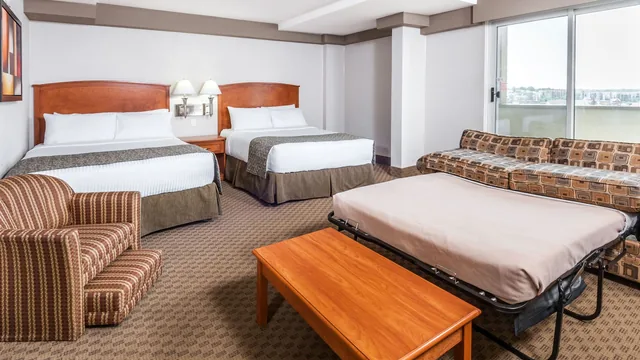 Ramada by Wyndham Edmonton South photo 6