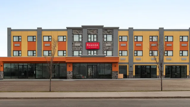 Ramada by Wyndham West Edmonton Hotel & Suites photo 7