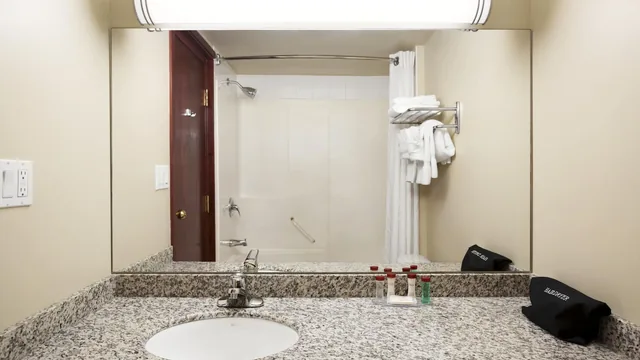 Ramada by Wyndham Edson photo 3