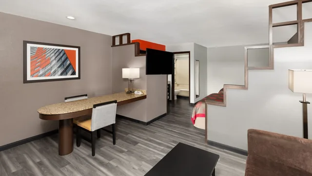 Ramada by Wyndham El Paso photo 1