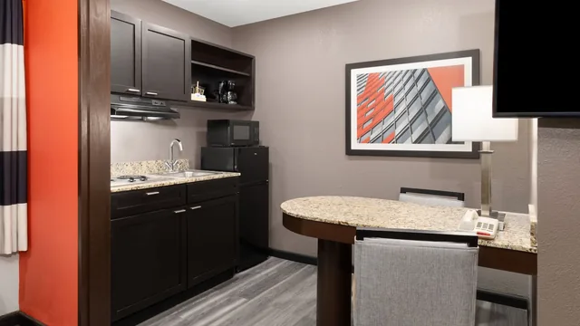 Ramada by Wyndham El Paso photo 3