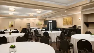 Ramada by Wyndham Emerald Park/Regina East