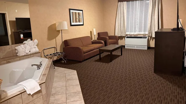 Ramada by Wyndham Estevan photo 2
