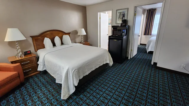 Ramada Bayside Inn & Suites Eureka photo 1