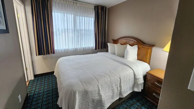 Ramada Bayside Inn & Suites Eureka photo 3