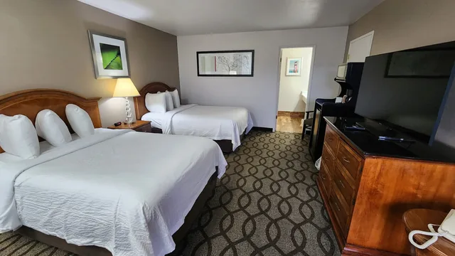 Ramada Bayside Inn & Suites Eureka photo 7