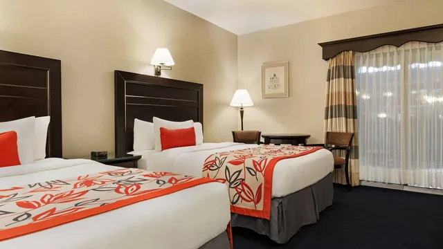 Ramada by Wyndham Fredericton photo 8
