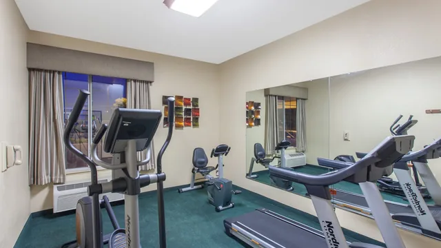 Ramada by Wyndham Fresno Northwest photo 4