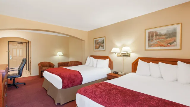 Ramada by Wyndham Fresno Northwest photo 6