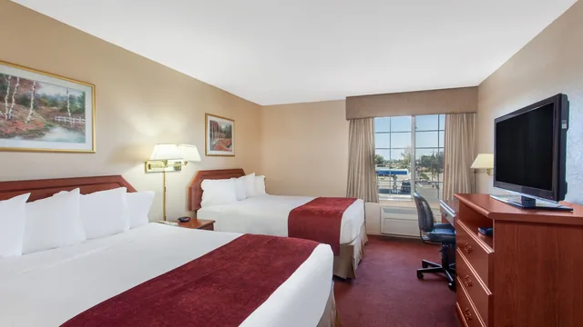Ramada by Wyndham Fresno Northwest photo 7