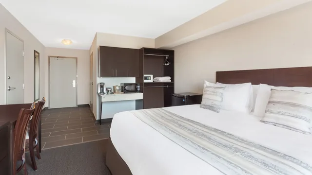Ramada by Wyndham Grassland photo 5