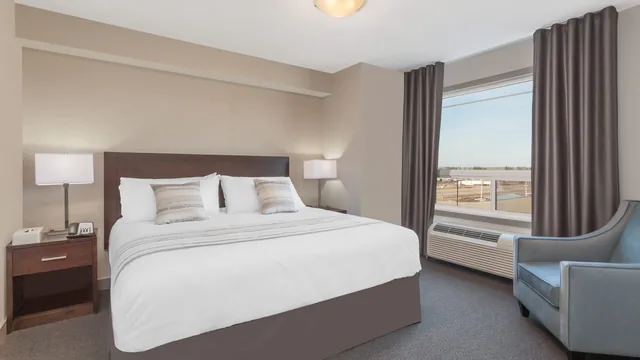 Ramada by Wyndham Grassland photo 9