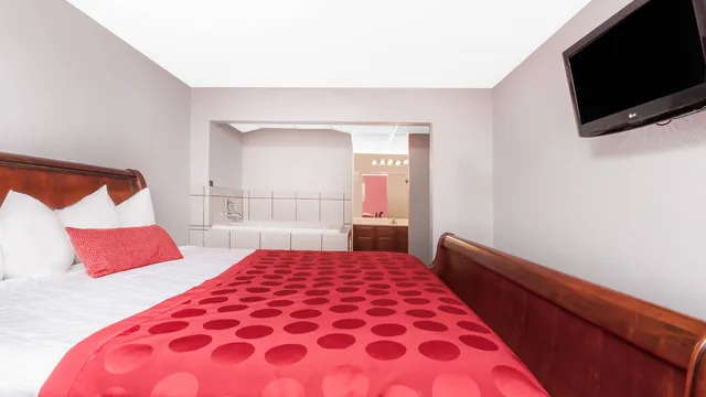 Ramada by Wyndham Henderson/Evansville photo 12