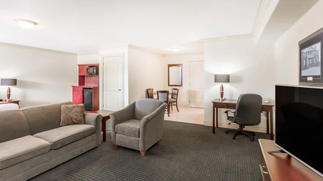 Ramada by Wyndham Hinton photo 7