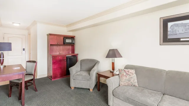Ramada by Wyndham Hinton photo 10