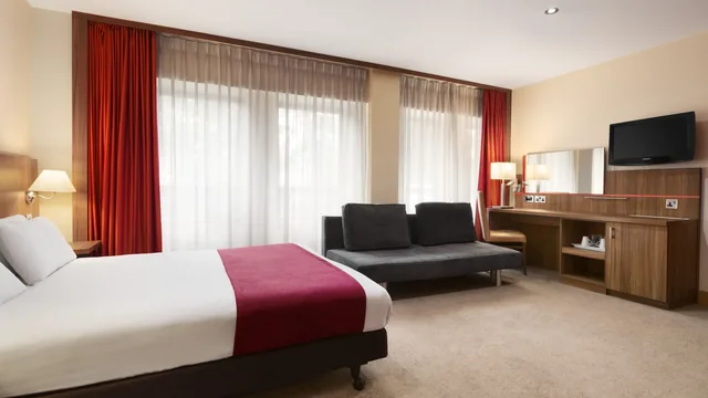 Ramada by Wyndham Hounslow - Heathrow East photo 11