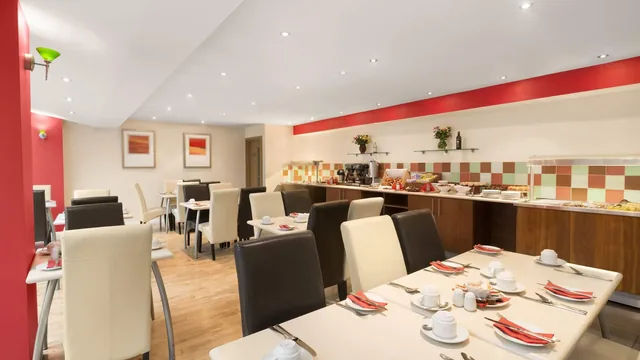 Ramada by Wyndham Hounslow - Heathrow East photo 12