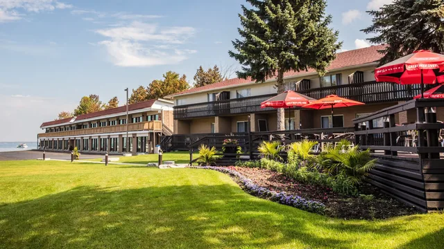 Ramada by Wyndham Jacksons Point photo 2