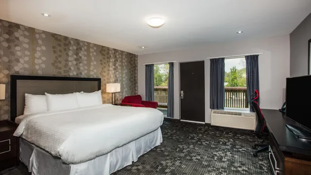Ramada by Wyndham Jacksons Point photo 3