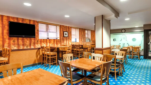 Ramada by Wyndham Jersey City photo 9
