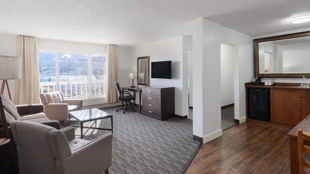 Ramada by Wyndham Juneau photo 11