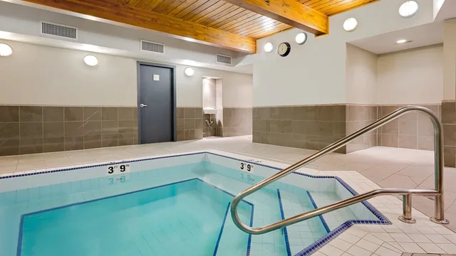 Ramada by Wyndham Kamloops photo 1