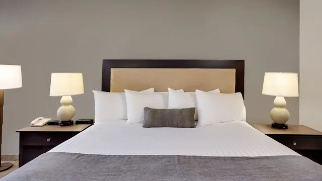 Ramada by Wyndham Kamloops photo 2