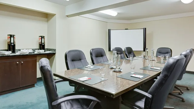 Ramada by Wyndham Kamloops photo 7