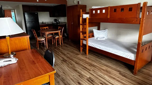 Ramada by Wyndham Hotel & Water Park photo 3