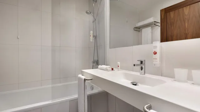 Ramada by Wyndham Lisbon photo 2