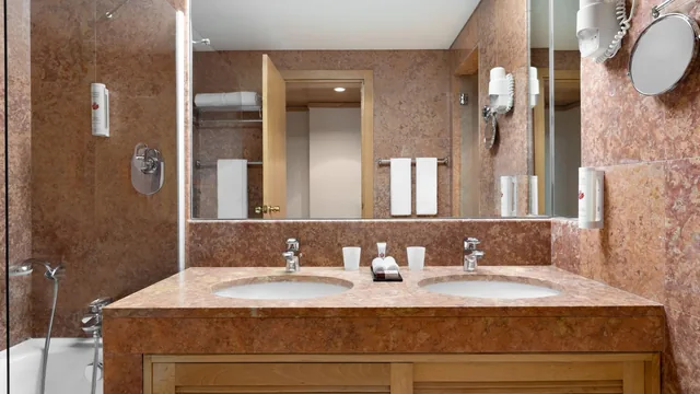 Ramada by Wyndham Lisbon photo 5