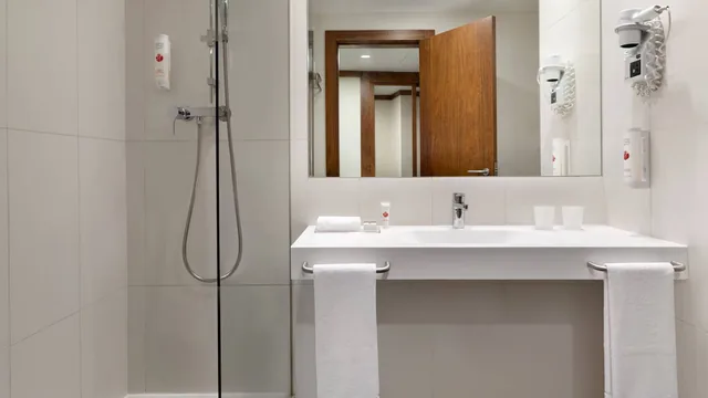 Ramada by Wyndham Lisbon photo 6