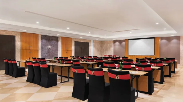 Ramada by Wyndham Lucknow Hotel and Convention Center photo 12