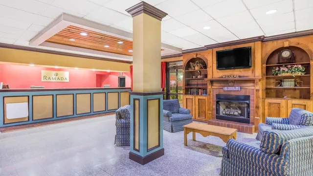 Ramada by Wyndham Macon photo 2