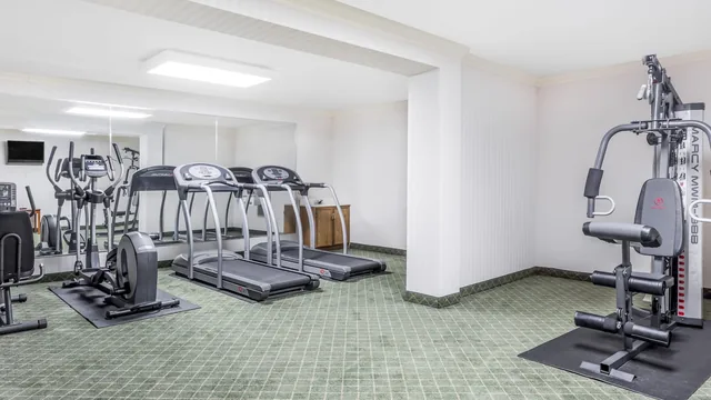 Ramada by Wyndham Macon photo 3