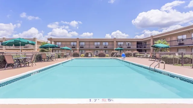 Ramada by Wyndham Macon photo 5