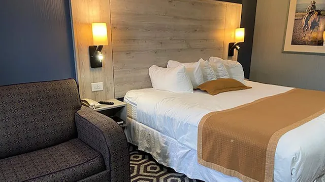 Ramada by Wyndham Medicine Hat photo 5