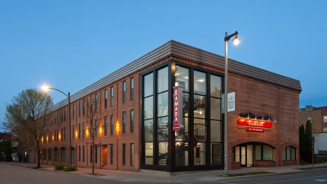 Ramada by Wyndham Milwaukee photo 4