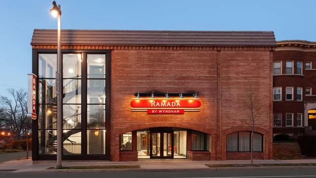Ramada by Wyndham Milwaukee photo 5
