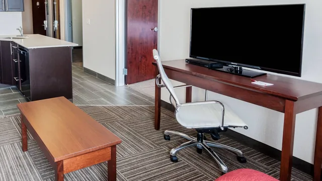 Ramada by Wyndham Moose Jaw photo 8