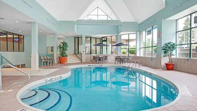 Ramada by Wyndham Niagara Falls/Fallsview photo 9