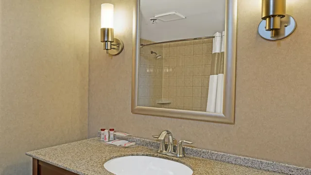 Ramada by Wyndham Niagara Falls/Fallsview photo 10