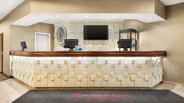 Ramada Plaza by Wyndham Niagara Falls photo 3