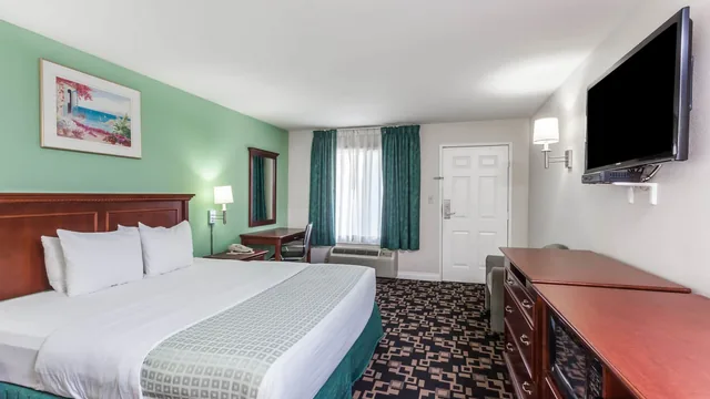 Ramada by Wyndham Oceanside photo 5