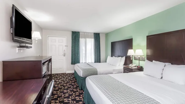 Ramada by Wyndham Oceanside photo 6