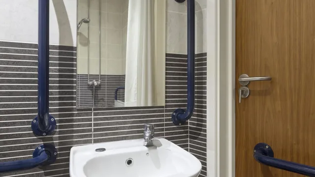 Ramada by Wyndham Oldbury Birmingham photo 12