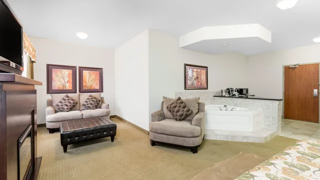 Ramada by Wyndham Olds photo 3